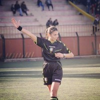Sosok Elena Tambini mencuri perhatian sejak namanya jadi viral dan dikenal sebagai wasit sepakbola yang bertugas di Liga Italia pada 2014. Foto: Instagram