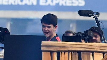 Inilah sang pemenang, Kyle Giersdorf memecahkan rekor sebagai atlet eSport individual yang meraih hadiah terbanyak. Foto: Reuters