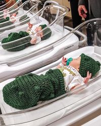 Lucunya! Bayi Baru Lahir Ini Dipakaikan Kostum Acar