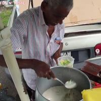 Esnya Diserut Pakai Tangan, Ini Es Cendol Tradisional Khas Kuala Lumpur