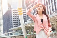 Wanita Batuk Sampai Tulang Retak, Dokter Klaim Akibat Pakai Sunscreen Berlebihan