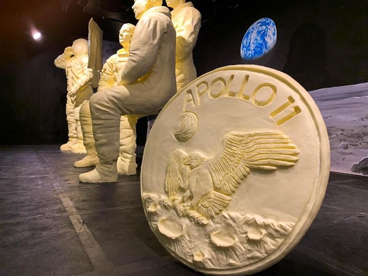1 Ton Mentega Disulap Jadi Patung Awak Apollo 11