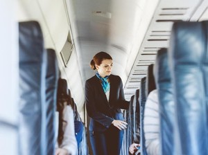 Pandemi Corona Bikin Banyak Pramugari Alih Profesi Jadi Penari Striptis