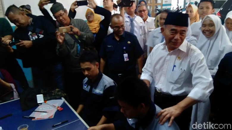 Mendikbud Minta Pemprov Kurangi Jurusan di SMK yang Tak Sesuai Kebutuhan Mendikbud Minta Pemprov Kurangi Jurusan di SMK yang Tak Sesuai Kebutuhan