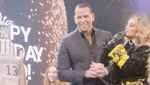 So Sweet! Jennifer Lopez Hentikan Konser Demi Rayakan Ultah Tunangannya