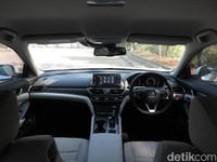 Mencoba Canggihnya Mobil Honda Accord yang Bisa Ngerem Sendiri