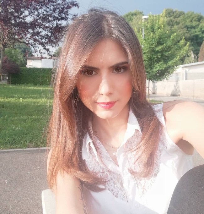 Sebelum bekerja sebagai wasit sepakbola, wanita berusia 30 tahun ini juga dikenal sebagai model paruh waktu. Foto: Instagram