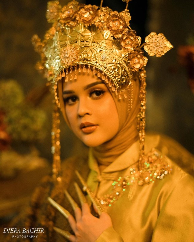 Dalam foto individu, kecantikan Cut Meyriska dalam foto prewedding pun terpancar. Foto: Instagram @dierabachir