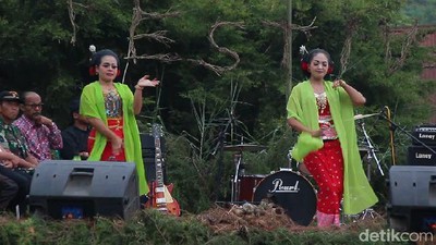Foto: Tari Ronggeng di Festival Budaya Kaligua Brebes