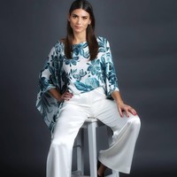 Mantan wasit ini pun kerap berbagi foto pemodelan dan gaya hidup melalui Instagram-nya yang memiliki 50 ribu lebih pengikut. Foto: Instagram