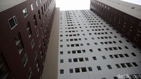 Rumah DP Rp 0 beralamat di Jalan Haji Naman, Kelurahan Pondok Kelapa, Duren Sawit, Jakarta Timur. Rumah itu dibangun di atas luas lahan 5.686 m2.