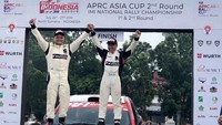 Rizal Sungkar yang membela Tim Fastron RFT Motorsport tampil prima di putaran kedua Kejurnas Rally bersama navigatornya, Edwin Nasution. Foto: dok. Rizal Sungkar