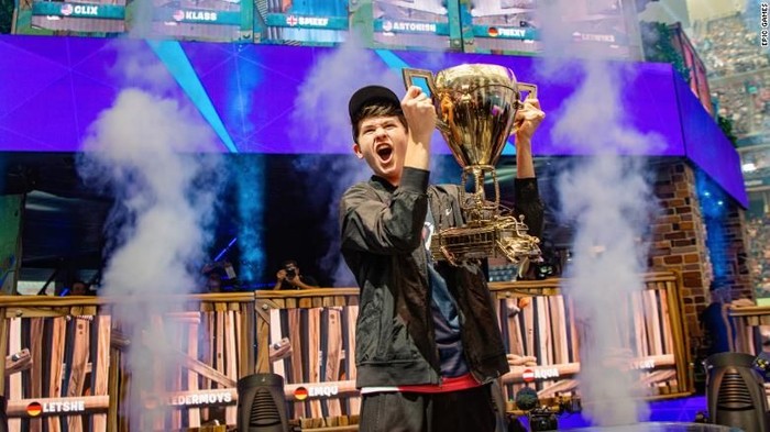 Kyle Giersdorf juara dunia Fortnite. Foto: CNN Kyle Giersdorf juara dunia Fortnite. Foto: CNN