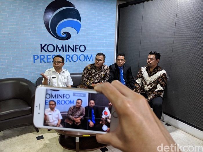 Pertemuan pengacara Kimi Hime dengan Kominfo. Foto: Agus Tri Haryanto/inet Pertemuan pengacara Kimi Hime dengan Kominfo. Foto: Agus Tri Haryanto/inet