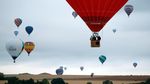 Warna-warni Balon Udara Hiasi Langit Prancis