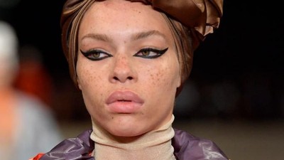 Model Fenty Rihanna Pura-pura Jadi Transgender Agar Tak Di-bully Netizen