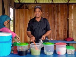 Begini Kalau Jay Z Jualan Takjil hingga Kendall Jenner Jualan Kopi Keliling