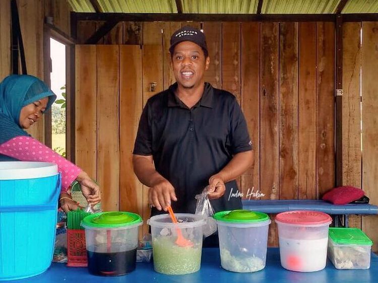 Begini Kalau Jay Z Jualan Takjil hingga Kendall Jenner Jualan Kopi Keliling