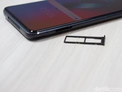 Unboxing Zenfone 6, Ponsel Berkamera Flip yang Unik