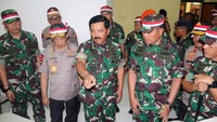 Panglima TNI Marsekal Hadi Tjahjanto mendatangi Pulau Nipah, Batam, Kepulauan Riau bersama Kapolri Jenderal Tito Karnavian. Istimewa/Dok. Puspen TNI.