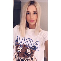 Wanita asal Melbourne, Australia memamerkan tubuh ramping dan bugarnya setelah melahirkan. Yang bikin kagum, ibu dua anak itu tidak pergi ke gym.  Foto: dok. Instagram @tes.p