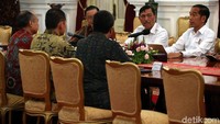 Belum ada yang informasi soal agenda pertemuan Presiden Jokowi dengan investor kelas kakap ini. Hanya saja, sebelumnya Menteri Koordinator Bidang Kemaritiman Luhut Binsar Pandjaitan mengatakan, Softbank sendiri punya pendanaan yang besar sampai US$ 108 miliar.