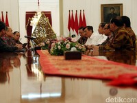 Orang Terkaya Jepang Suntik Grab Rp 28 T, Awas Gelombang PHK