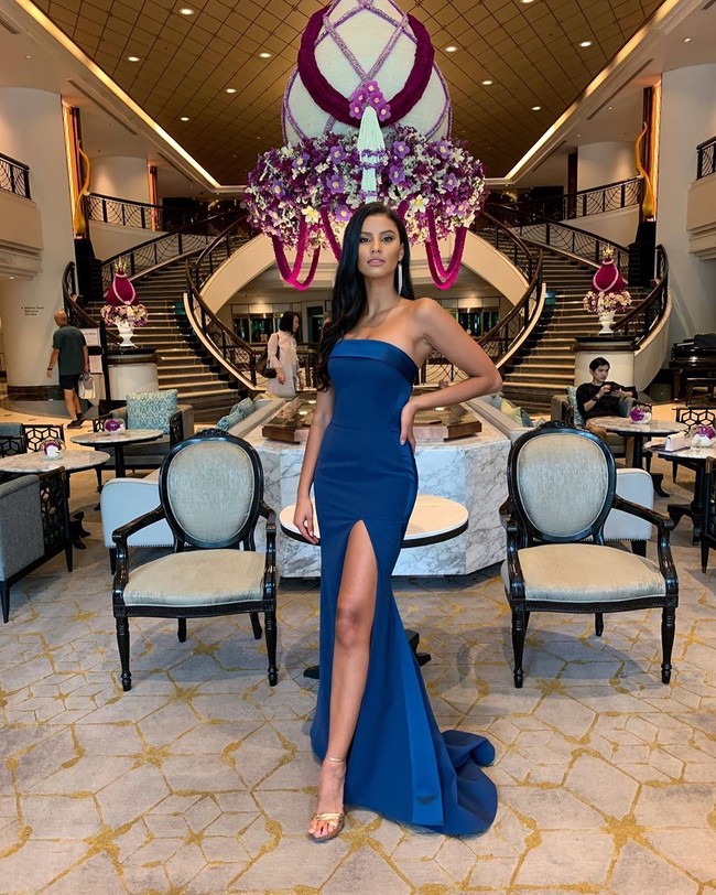 Miss Universe Afrika Selatan 2018 yang pada ajang final Miss Universe 2018 keluar sebagai juara kedua atau 1st runner up juga mengunggah gaya memesonanya saat menjadi bridesmaid. Came to support my Miss Universe Roomie @ningsophidaa on her wedding day 💙, tulis Tamaryn Green. Foto: Dok. Instagram