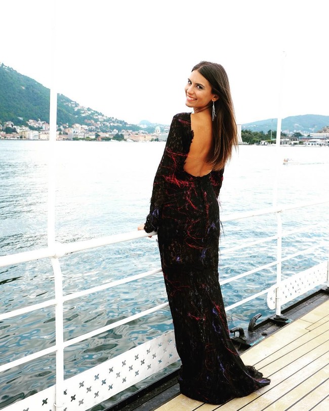 Selain parasnya yang cantik, punya profesi yang tak banyak dilakoni oleh kaum wanita itu pun membuat Elena populer dan dikagumi banyak orang, terutama pria. Foto: Instagram