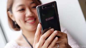 Ponsel ini ditenagai prosesor yang baru diperkenalkan Qualcomm, yakni Snapdragon 730G. Foto: Adi Fida Rahman/detikINET