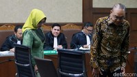 Eni Saragih dan Johannes Kotjo memberi kesaksian seputar dakwaan yang ditujukan ke Sofyan Basir, yaitu pemufakatan jahat dalam kasus korupsi proyek pembangunan PLTU Riau-1.