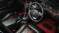 Mengubah tampilan interior mobil agaknya menjadi solusi untuk menghadirkan suasana baru yang lebih nyaman dan mewah dalam berkendara. Termasuk di kalangan selebritas di Tanah Air, memodifikasi interior menjadi pilihan yang semakin digandrungi. Pool/Classic Car Interior.