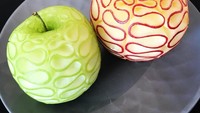 Dalam seni mengukir buah, apel jadi salah satu buah yang bisa dijadikan objek seni. Buah ini memiliki warna kulit dan daging yang kontras sehingga bisa menghasilkan karya yang cantik. Foto: instagram