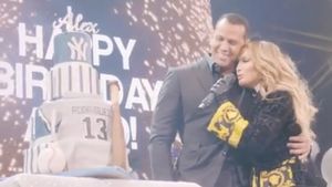 So Sweet! Jennifer Lopez Hentikan Konser Demi Rayakan Ultah Tunangannya