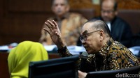 Johannes Kotjo memberikan kesaksian dalam sidang Sofyan Basir.