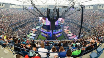 Megahnya event ini membuktikan laga eSport semakin diminati masyarakat. Foto: Reuters