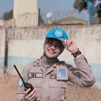 Briptu Imah pun menceritakan bahwa masyarakat di Bangui masih awan dengan kamera dan foto, jadi siapapun yang datang ke kota tersebut harus menyesuaikan diri. Selain itu karena sebagian besar penduduk di negara Afrika Tengah tidak bekerja alias pengaguran, kriminalitas di negara tersebut pun tinggi. Foto: Dok. Instagram @hikmanursyaa