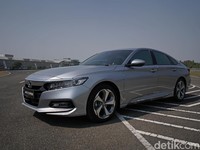 Mencoba Canggihnya Mobil Honda Accord yang Bisa Ngerem Sendiri