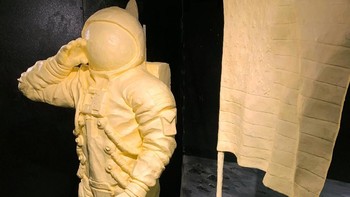 Neil Armstrong sendiri dianggap sebagai ikon Ohio, karena ia lahir di sana. Bahkan, ia juga membeli perusahaan susu setelah keluar dari NASA pada 1971. Foto: American Dairy Association Mideast