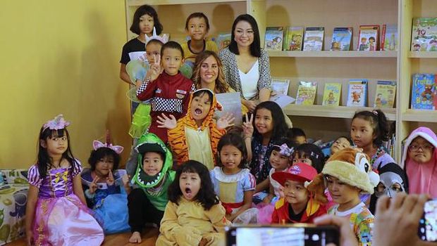 Penulis Cerita Anak Australia Sambangi Jakarta dan Bali