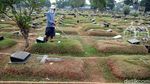 Kemarau, Rumput TPU Tanah Kusir Mengering dan Mati