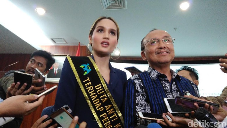 Cinta Laura Resmi Jadi Duta Anti-kekerasan terhadap Perempuan dan Anak Cinta Laura Resmi Jadi Duta Anti-kekerasan terhadap Perempuan dan Anak