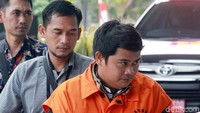 Umar yang sebelumnya sempat buron ditangkap KPK pada Kamis (25/7/2019). Dalam upaya penangkapan Umar, KPK dibantu sejumlah pihak, yakni Polres Labuhanbantu hingga warga sekitar tempat tinggal Umar. KPK menyebut Umar bersembunyi di sebuah rumah kontrakan selama pelariannya.