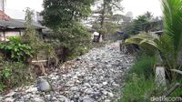 Dampak Sampah 1,5 Km di Kali Bahagia: DBD hingga Sekolah Diliburkan