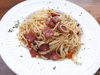 Louis: Cicip Spaghetti dan Caramel Macchiato di Kafe Instagenik 