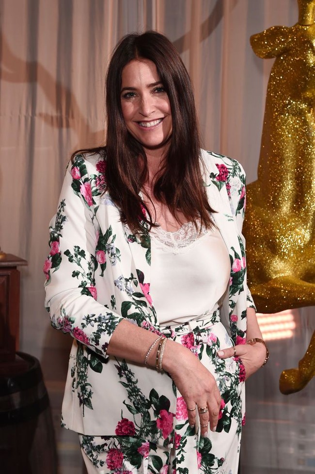 Menurut Lisa, menggunakan sumpit membuatnya makan lebih perlahan, sehingga ia merasa kenyang lebih cepat. Ide itu pun dia dapatkan saat berkunjung ke Jepanh beberapa waktu lalu. Foto: Getty Images