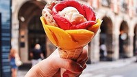 Yang wajib dicicip saat ke Paris tentu saja gelato! Tampilan gelato bisa dibuat unik seperti bentuk mawar. Foto: Instagram Girl Eat World