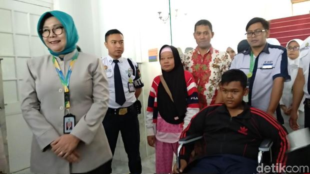 Obati Luka Bedah Plastik, Aria Pulang ke Rumah dan Istirahat 1 Bulan