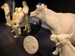 1 Ton Mentega Disulap Jadi Patung Awak Apollo 11