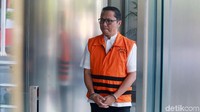 Seperti diketahui, sebelumnya menetapkan Gubernur Kepri nonaktif Nurdin Basirun sebagai tersangka dugaan suap dan gratifikasi setelah terjaring operasi tangkap tangan (OTT). Selain Nurdin, KPK menetapkan Edy Sofyan selaku Kepala Dinas Kelautan dan Perikanan (DKP) Pemprov Kepri; Budi Hartono selaku Kepala Bidang Perikanan Tangkap DKP Pemprov Kepri; dan Abu Bakar selaku swasta.